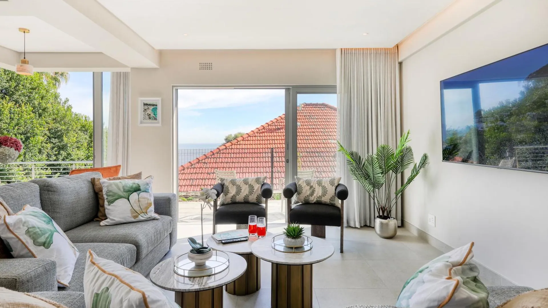 Lisburn On Clifton Beach House - Modern With Views Cape Town Apartment