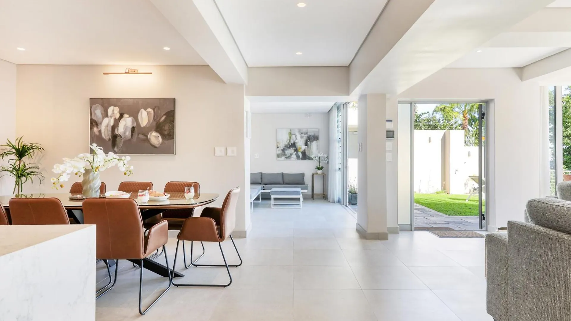 Lisburn On Clifton Beach House - Modern With Views Cape Town Apartment