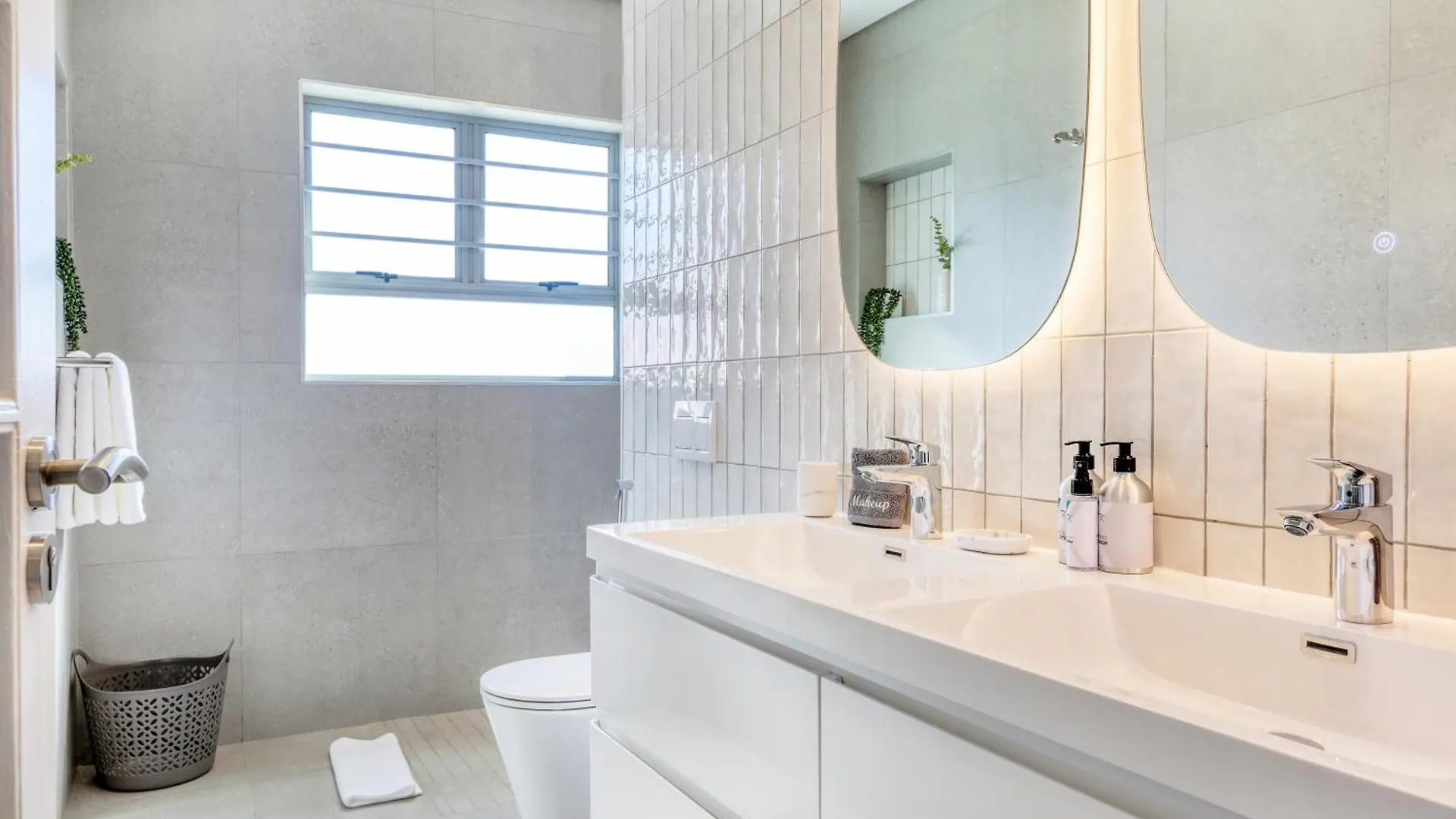 Lisburn On Clifton Beach House - Modern With Views Cape Town 0*,  South Africa