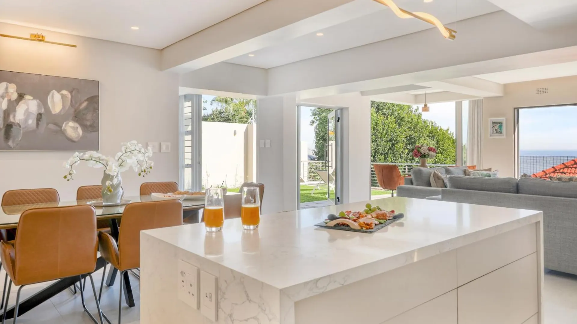 Lisburn On Clifton Beach House - Modern With Views Cape Town