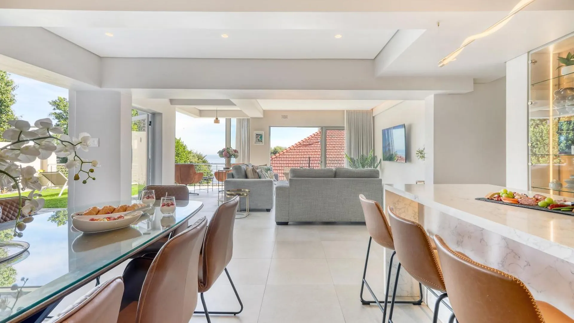 Lisburn On Clifton Beach House - Modern With Views Cape Town 0*,