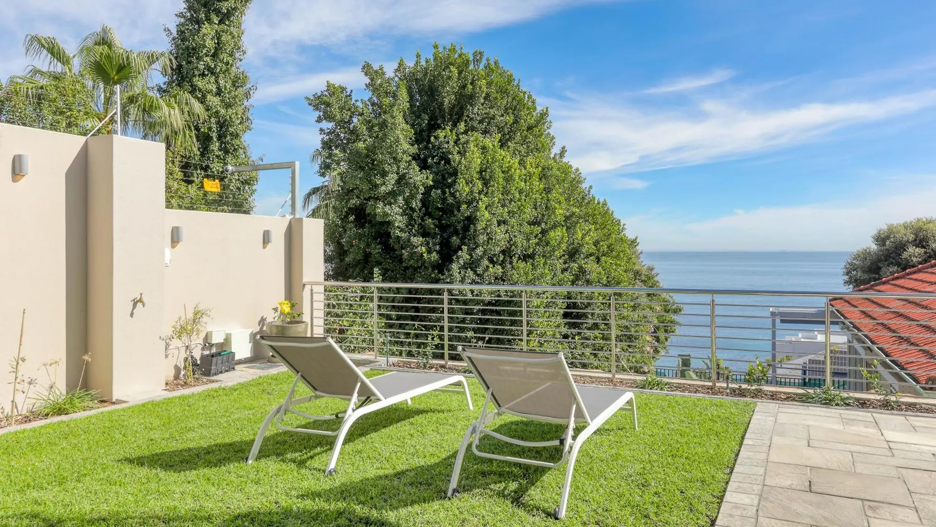 Lisburn On Clifton Beach House - Modern With Views Cape Town 0*,